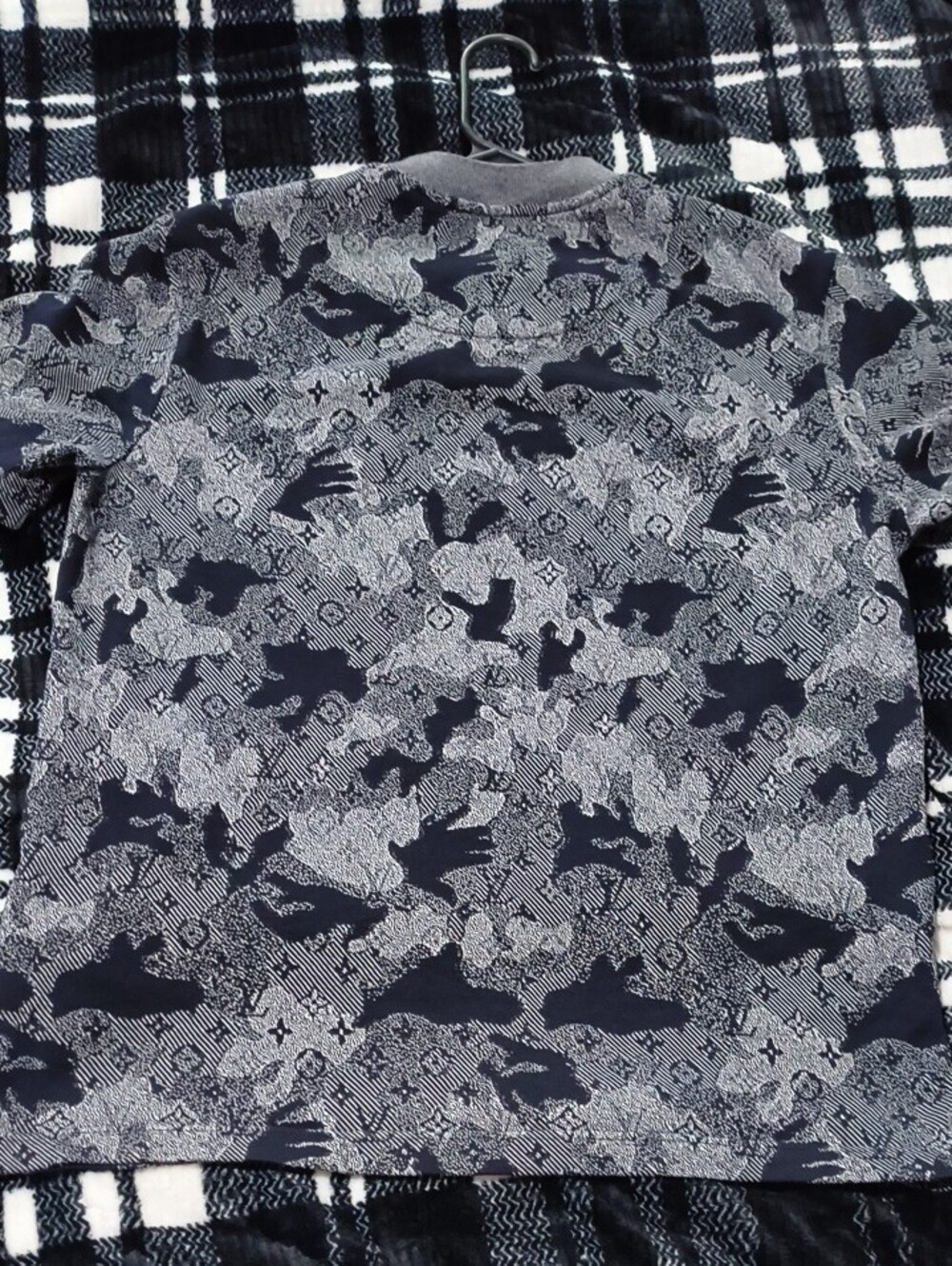 Louis Vuitton Tee Shirt - Picture 5 of 5